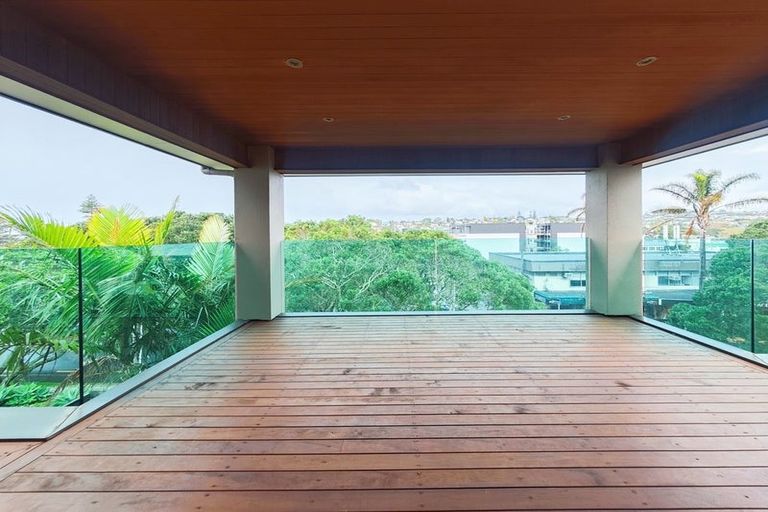 Photo of property in 4 Montrose Terrace, Mairangi Bay, Auckland, 0630