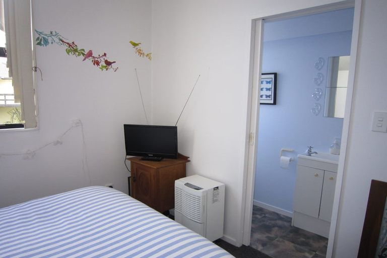 Photo of property in 12a Ashton Fitchett Drive, Brooklyn, Wellington, 6021