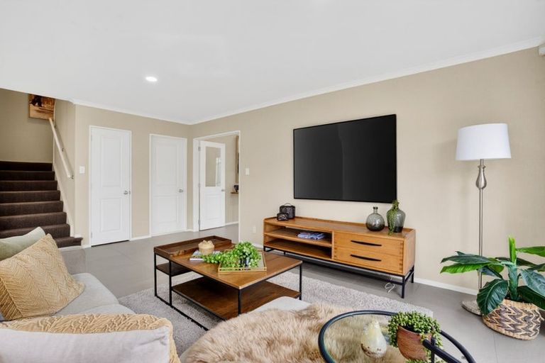 Photo of property in 28 Pickaberry Avenue, Karaka, Papakura, 2113