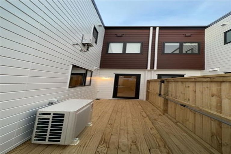 Photo of property in 17 Aramata Road, Papakura, 2110