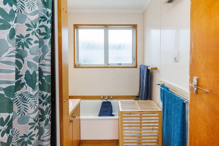 Photo of property in 17 Pinedale Parade, Milson, Palmerston North, 4414