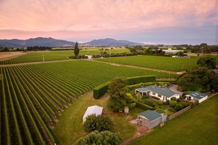 Photo of property in 22 Burnside Avenue, Springlands, Blenheim, 7272