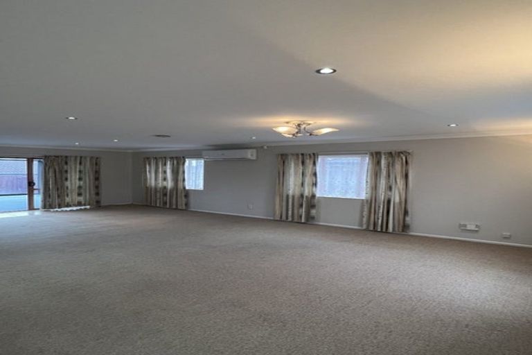 Photo of property in 67 Glenveagh Park Drive, Weymouth, Auckland, 2103