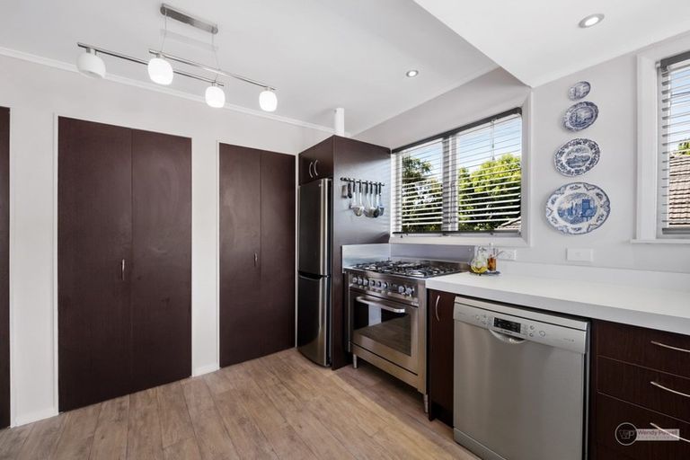 Photo of property in 11 Pinehaven Road, Pinehaven, Upper Hutt, 5019