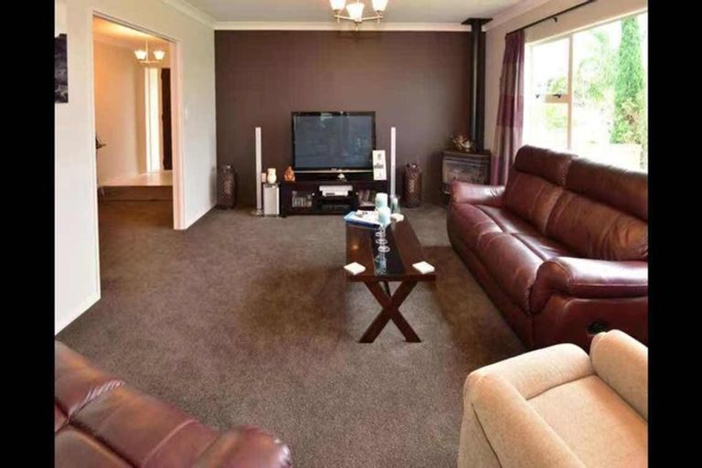 Photo of property in 25 Vermeer Place, West Harbour, Auckland, 0618