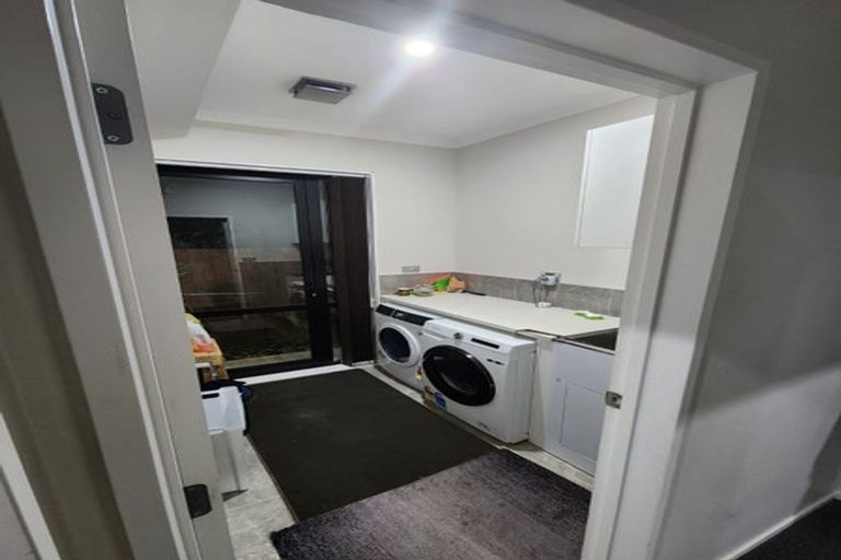 Photo of property in 96a Beaumonts Way, Manurewa, Auckland, 2102