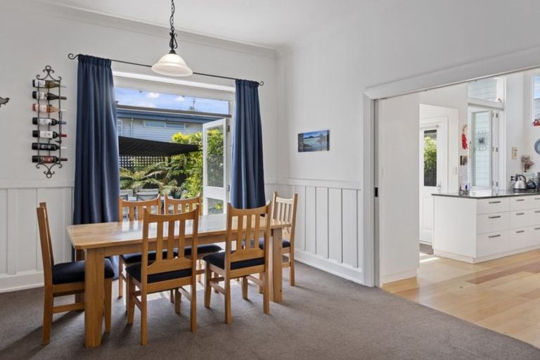 Photo of property in 33 Saint Andrews Square, Strowan, Christchurch, 8052