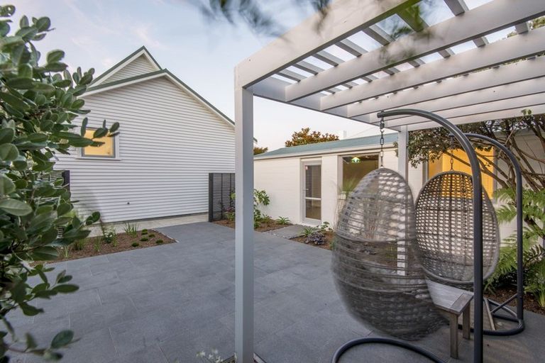 Photo of property in 85 Beachville Road, Redcliffs, Christchurch, 8081
