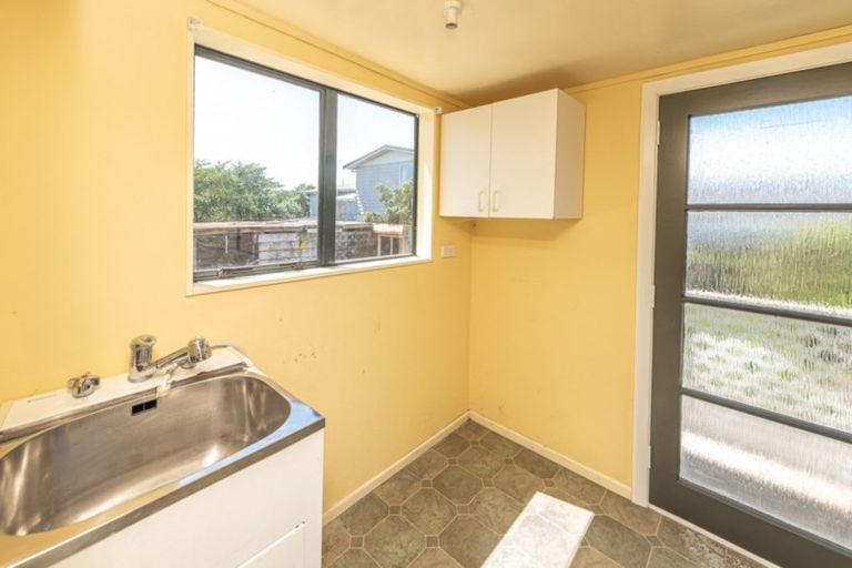 Photo of property in 12 Matai Street, Castlecliff, Whanganui, 4501