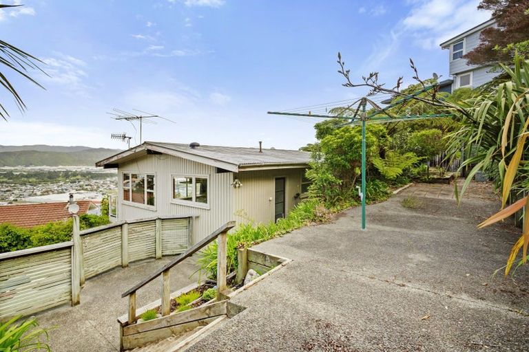 Photo of property in 94a Dowse Drive, Maungaraki, Lower Hutt, 5010