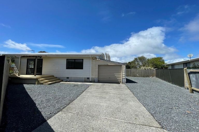 Photo of property in 35 Tarata Crescent, Mangere Bridge, Auckland, 2022