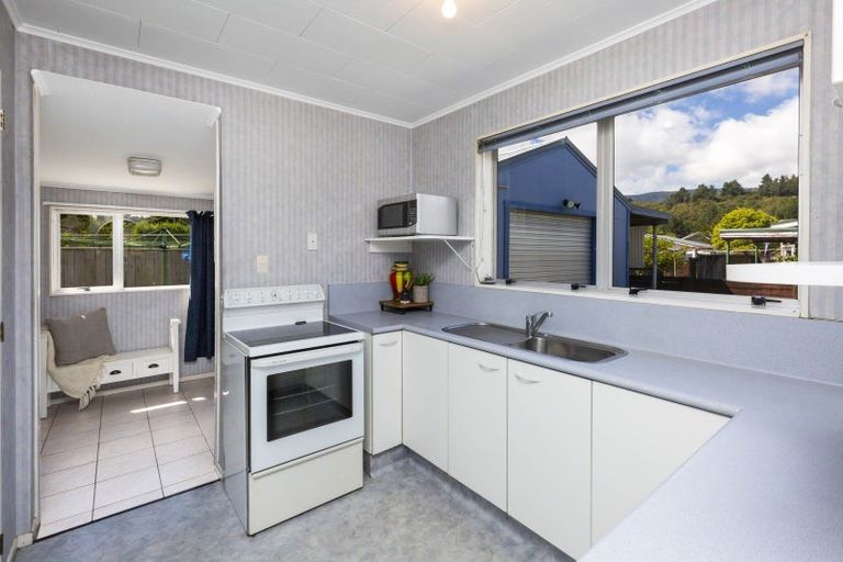 Photo of property in 8a Cederholm Grove, Brown Owl, Upper Hutt, 5018