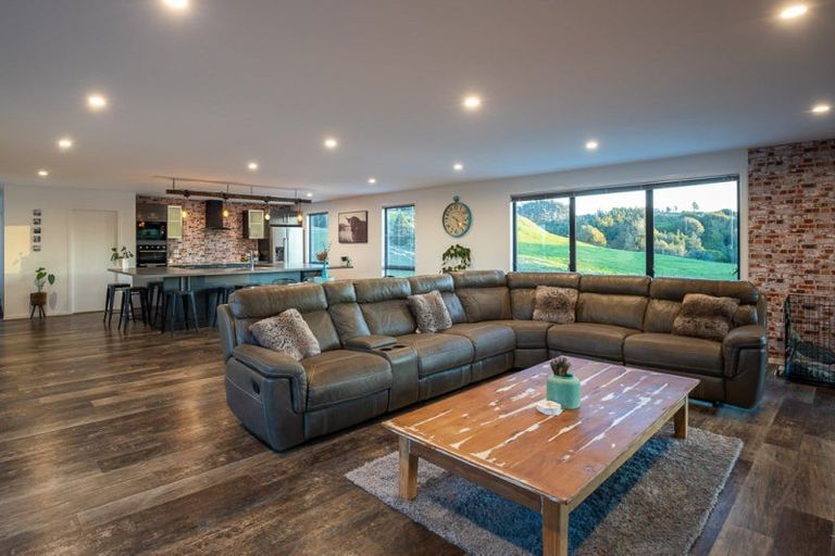 Photo of property in 527 Frankley Road, Hurworth, New Plymouth, 4371