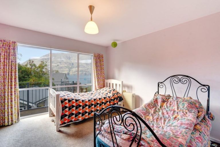 Photo of property in 2 Evergreen Place, Sunshine Bay, Queenstown, 9300