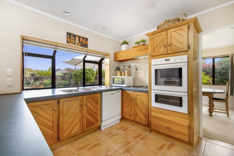 Photo of property in 3 Carlinka Place, Conifer Grove, Takanini, 2112