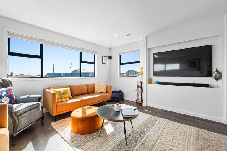 Photo of property in 482 Devon Street East, Strandon, New Plymouth, 4312