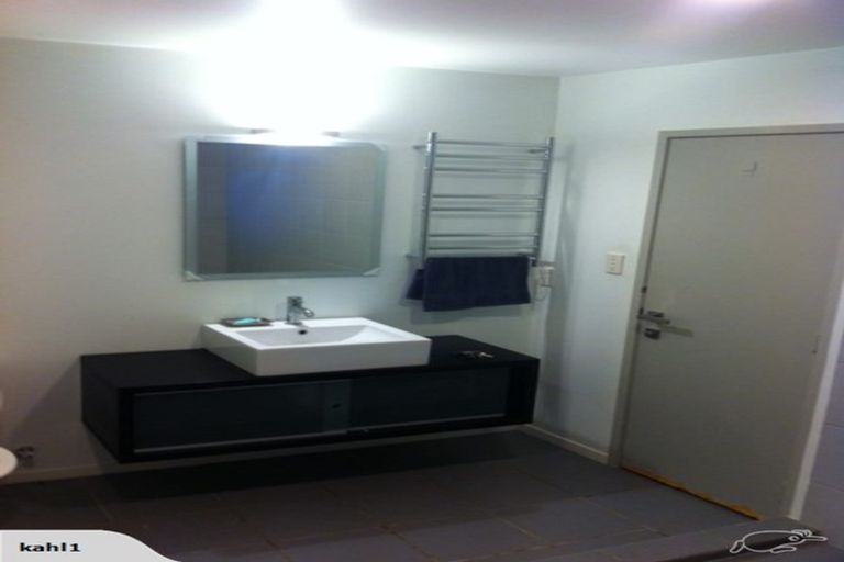 Photo of property in 1a Norwood Road, Bayswater, Auckland, 0622