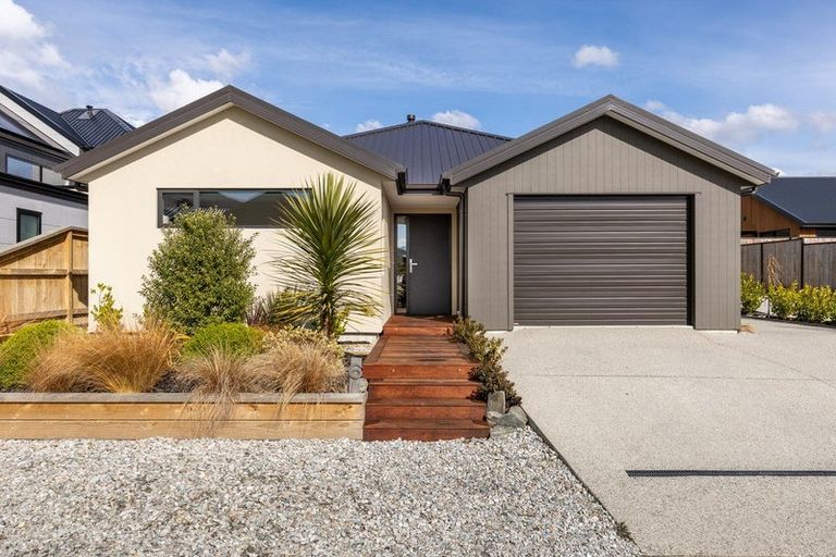 Photo of property in 6 Rill Lane, Jacks Point, 9371