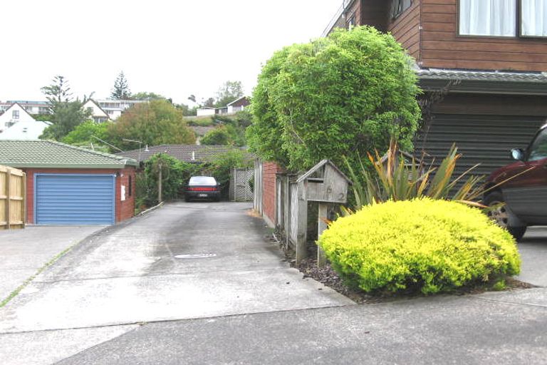 Photo of property in 1/6 Stoneleigh Court, Sunnynook, Auckland, 0632