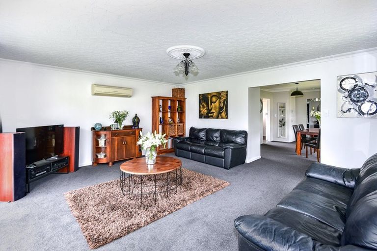 Photo of property in 1 Brookby Crescent, Avonhead, Christchurch, 8042