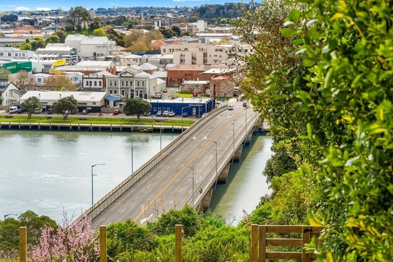Photo of property in 32 Hipango Terrace, Durie Hill, Whanganui, 4500