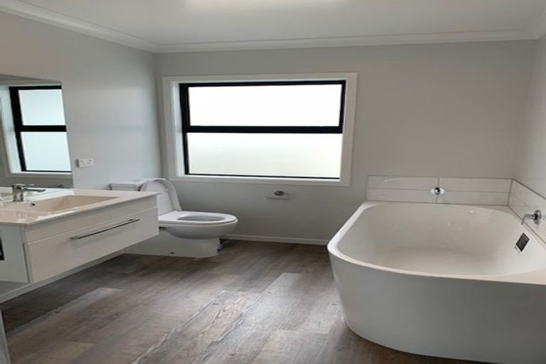 Photo of property in 19 Karearea Avenue, Kenepuru, Porirua, 5022