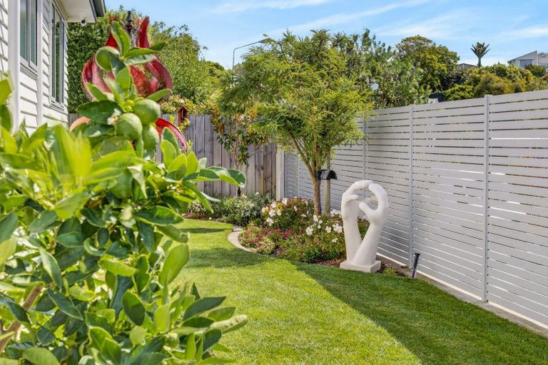 Photo of property in 7 Enfield Road, Hospital Hill, Napier, 4110