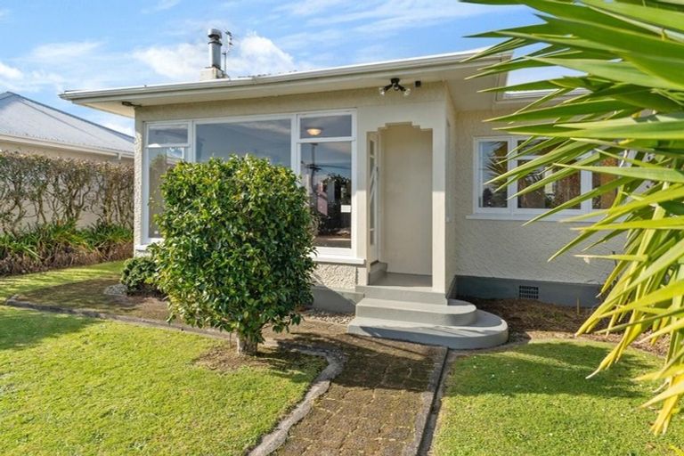 Photo of property in 411 Carrington Street, Upper Vogeltown, New Plymouth, 4310