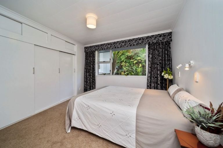 Photo of property in 7 Mcfarlane Street, Oakura, 4314