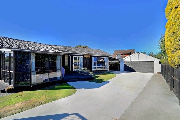 Photo of property in 11 Beeston Place, Redwood, Christchurch, 8051