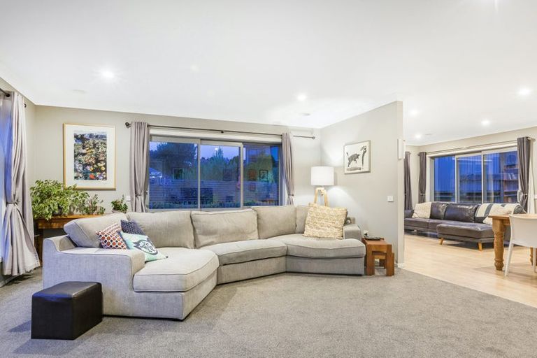 Photo of property in 3 Shoal Place, Whitby, Porirua, 5024