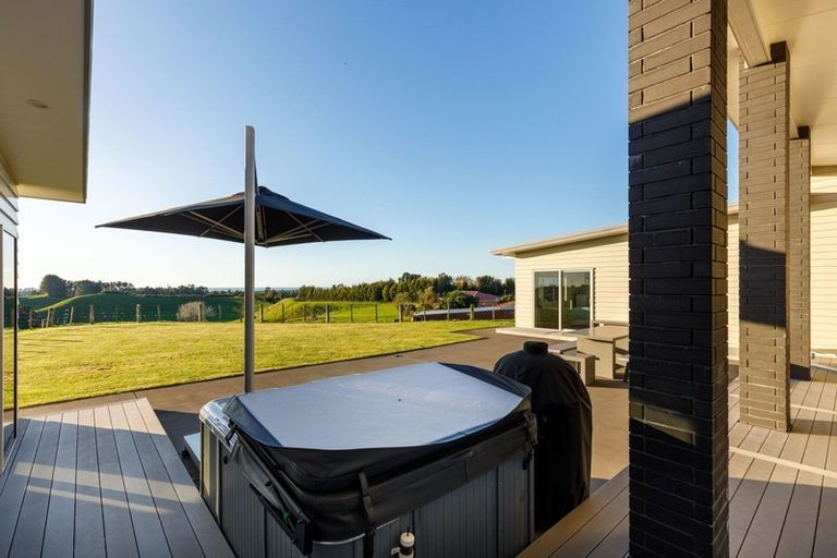 Photo of property in 576a Mangorei Road, Mangorei, New Plymouth, 4371