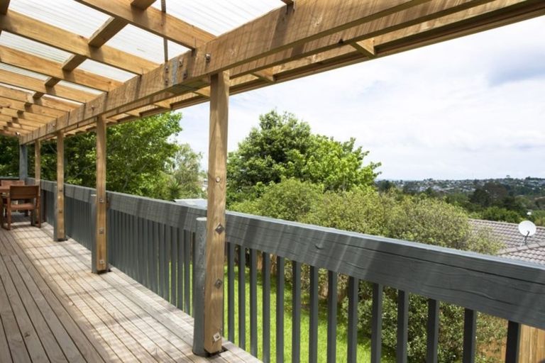 Photo of property in 33 Hobsonville Road, West Harbour, Auckland, 0618