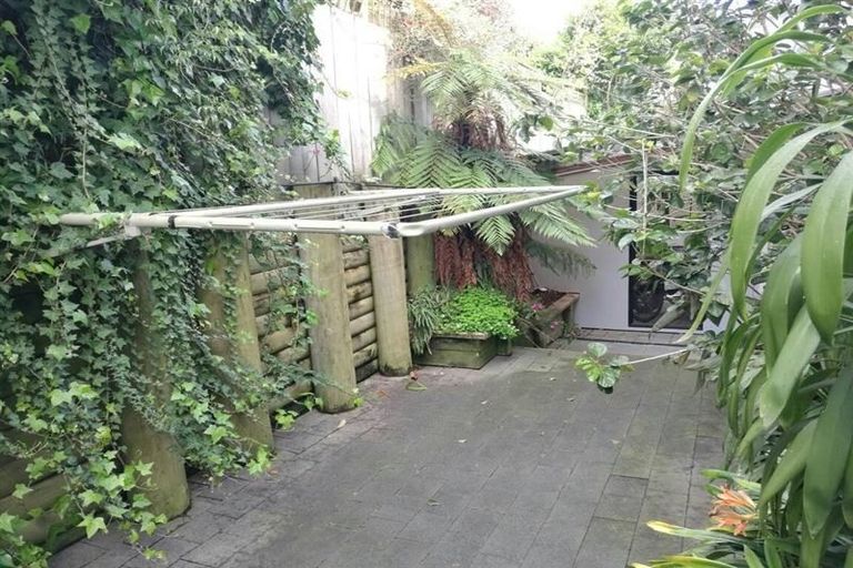 Photo of property in 2/33 Argo Drive, Half Moon Bay, Auckland, 2012