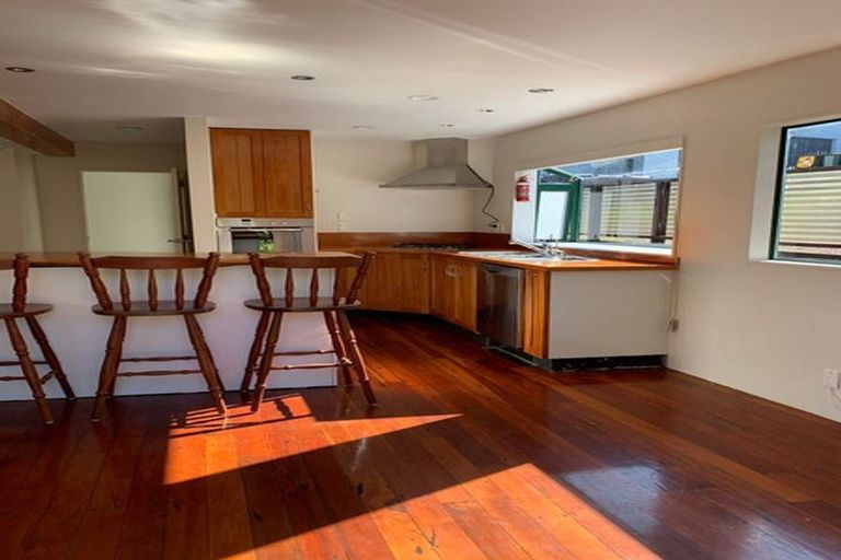 Photo of property in 662 Beach Road, Browns Bay, Auckland, 0630