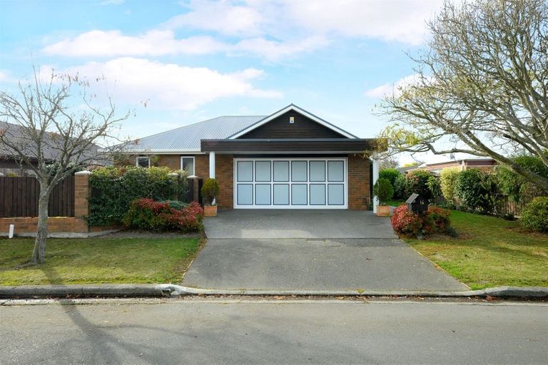 Photo of property in 16 Althorp Place, Avonhead, Christchurch, 8042