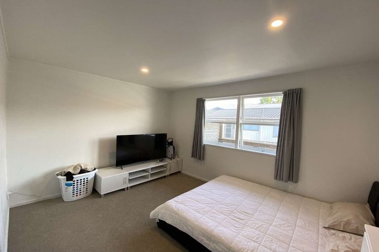 Photo of property in 2/74 Portage Road, New Lynn, Auckland, 0600