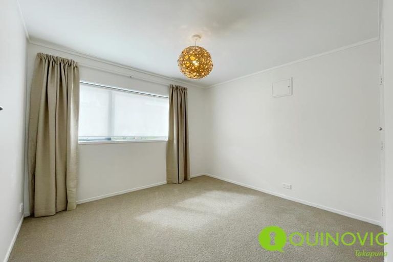 Photo of property in 10 Westwell Road, Belmont, Auckland, 0622