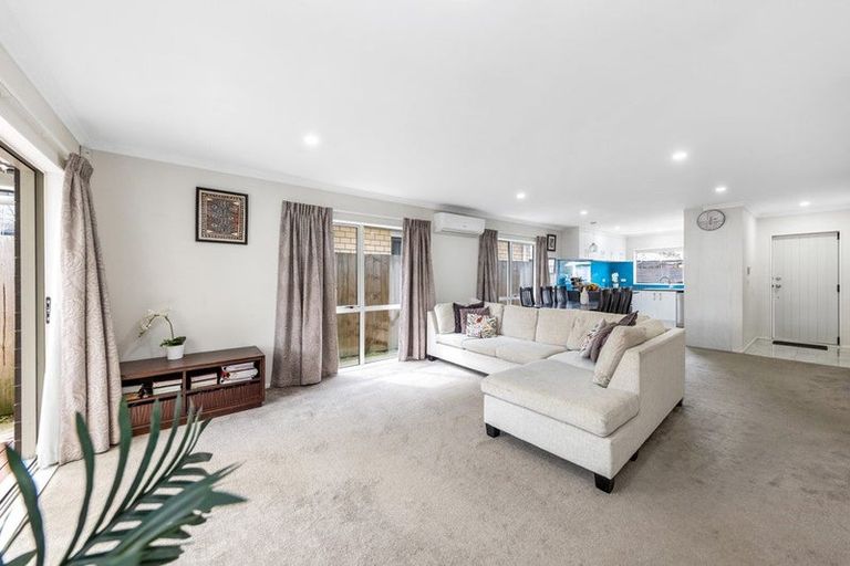 Photo of property in 16 Dolbel Place, Mangere East, Auckland, 2024