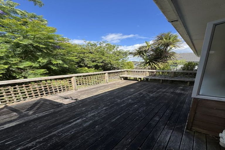 Photo of property in 314 East Coast Road, Forrest Hill, Auckland, 0620