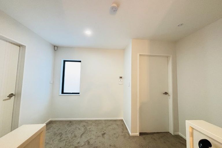 Photo of property in 2/2 Smiths Avenue, Papakura, 2110