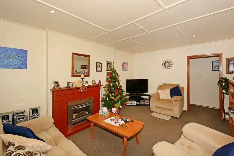 Photo of property in 16 Hazel Street, Ebdentown, Upper Hutt, 5018