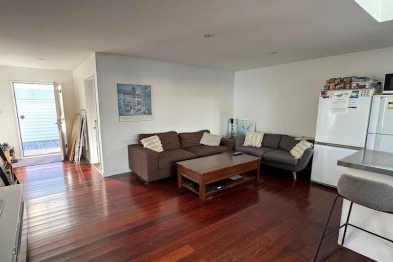 Photo of property in 41 Brougham Street, Mount Victoria, Wellington, 6011