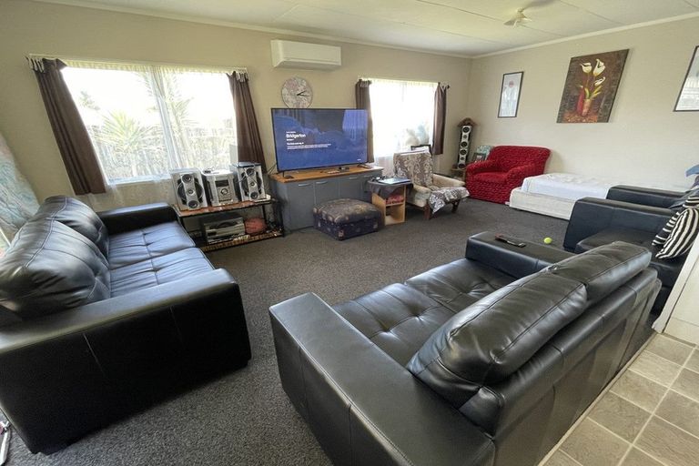 Photo of property in 1/5 Solveig Place, Randwick Park, Auckland, 2105