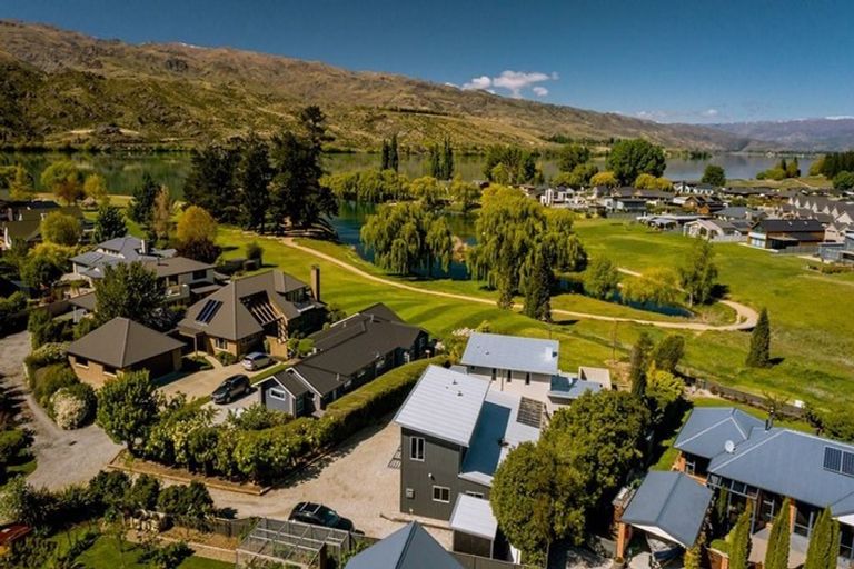 Photo of property in 8 Pisa Moorings Road, Mount Pisa, Cromwell, 9383