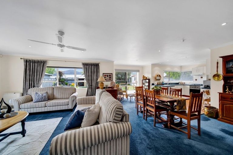 Photo of property in 9 Beech Place, Hawera, 4610