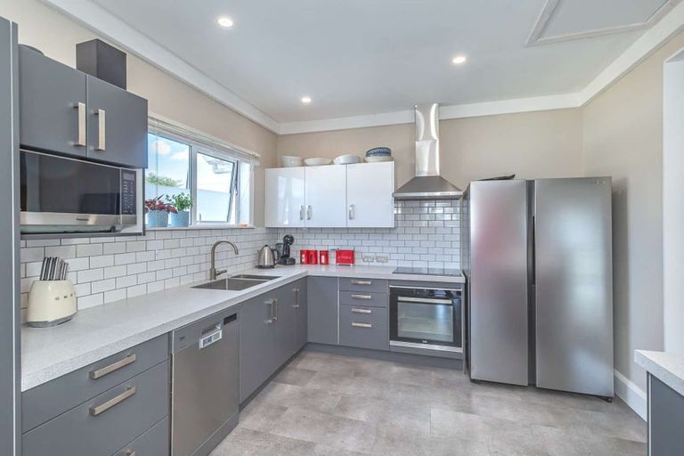 Photo of property in 56 Queenwood Road, Levin, 5510