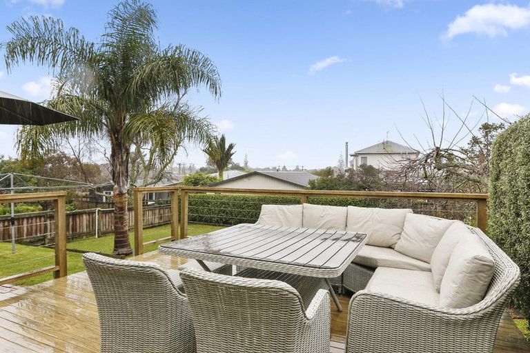 Photo of property in 6 Ward Crescent, Te Atatu Peninsula, Auckland, 0610