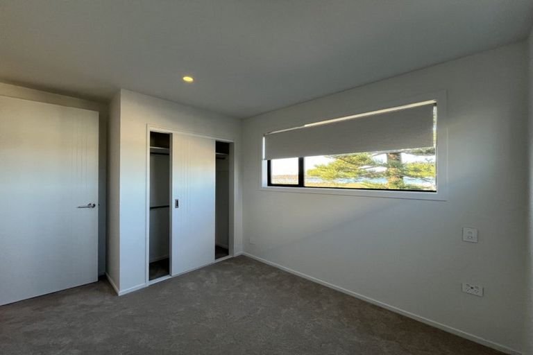 Photo of property in 27b Dawnhaven Drive, Te Atatu Peninsula, Auckland, 0610