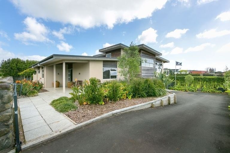 Photo of property in 3 Sampson Avenue, Waiwhakaiho, New Plymouth, 4312